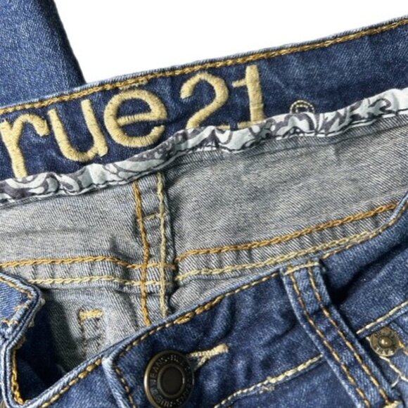 Rue 21 Low Rise Bootcut Jeans Dark Wash Size 3/4 Short - Picture 6 of 7